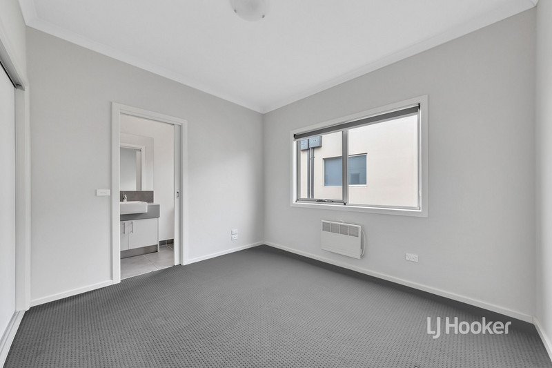 Photo - 21/64 Escapade Boulevard, Craigieburn VIC 3064 - Image 5