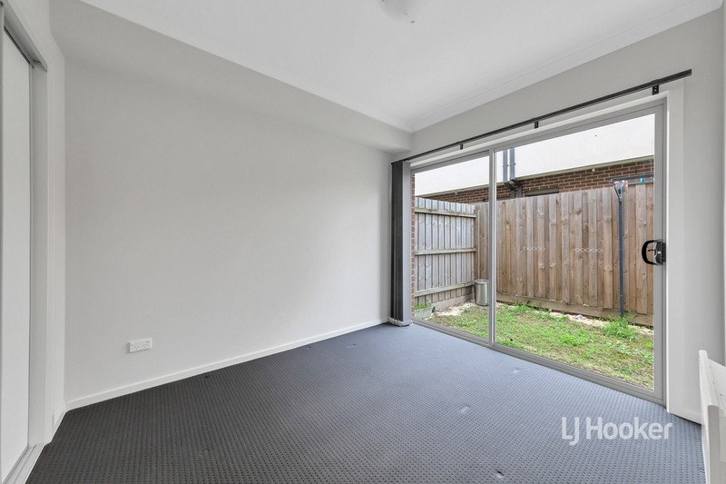 Photo - 21/64 Escapade Boulevard, Craigieburn VIC 3064 - Image 6