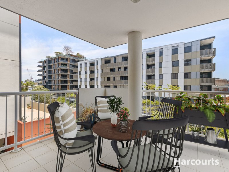 Photo - 216/803 Stanley Street, Woolloongabba QLD 4102 - Image 2