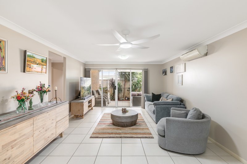 Photo - 2/16a Glenvale Road, Harristown QLD 4350 - Image 2