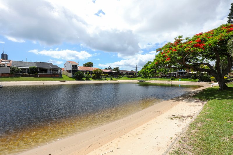 Photo - 2/17-19 Aquila Court, Mermaid Waters QLD 4218 - Image 6