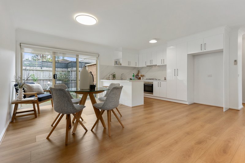 Photo - 2/17-19 Hilda Street, Cheltenham VIC 3192 - Image 2