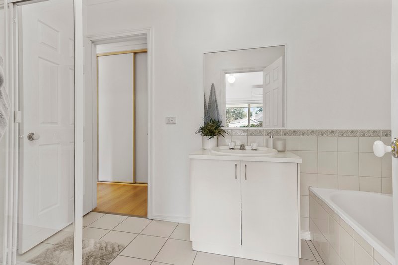 Photo - 2/17-19 Hilda Street, Cheltenham VIC 3192 - Image 9