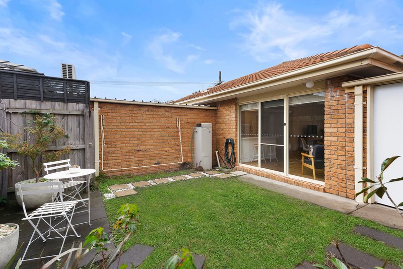 Photo - 2/17-19 Hilda Street, Cheltenham VIC 3192 - Image 12