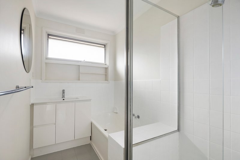 Photo - 2/17-21 Mount View Court, Frankston VIC 3199 - Image 9
