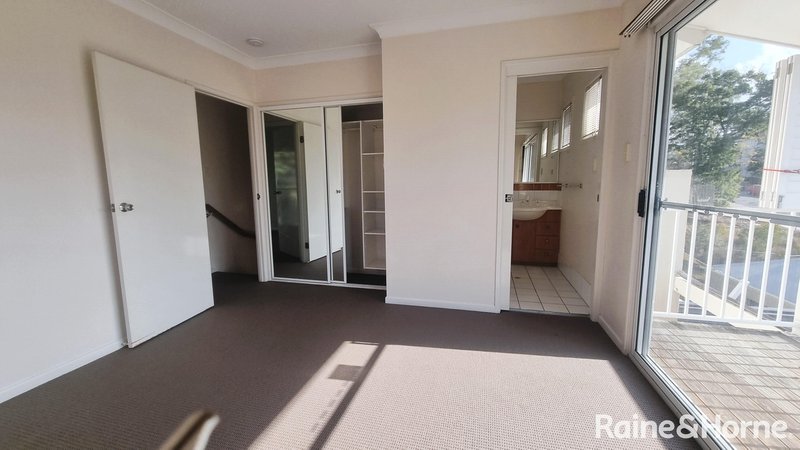 Photo - 2/17 Alexandra Avenue, Taringa QLD 4068 - Image 6