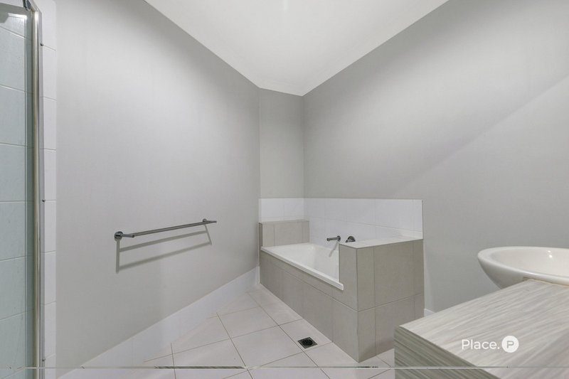 Photo - 2/17 Astley Parade, North Lakes QLD 4509 - Image 9