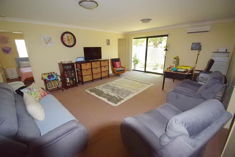 Photo - 2/17 Barbour Street, Esk QLD 4312 - Image 5