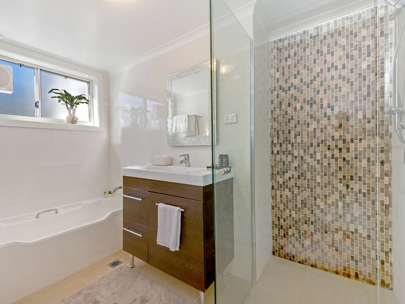 Photo - 2/17 Barnhill Road, Terrigal NSW 2260 - Image 6