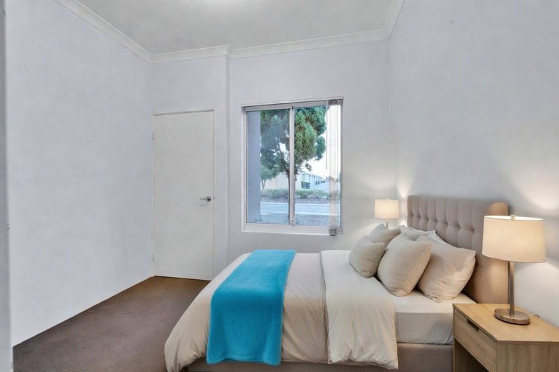 Photo - 217 Camborne Parkway, Butler WA 6036 - Image 3