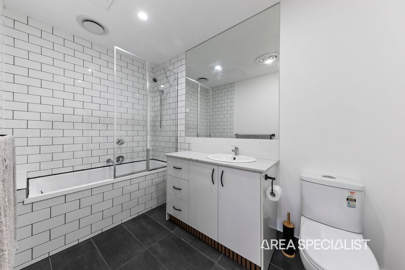 Photo - 2/17 Cameron Way, Pakenham VIC 3810 - Image 4