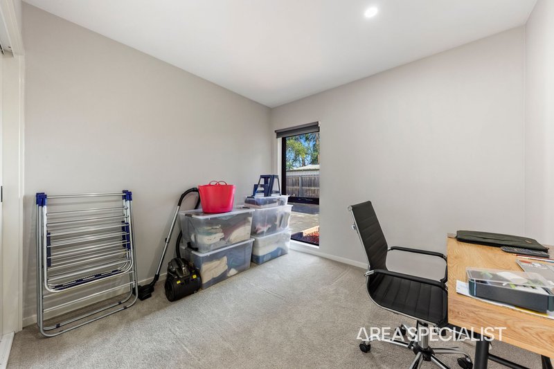 Photo - 2/17 Cameron Way, Pakenham VIC 3810 - Image 13