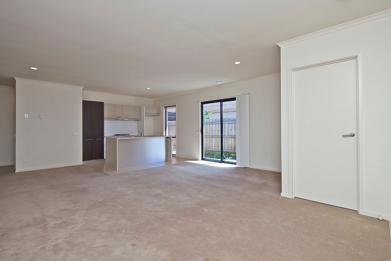 Photo - 2/17 Douglas Street, Hastings VIC 3915 - Image 6