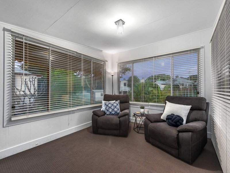 Photo - 217 Edinburgh Castle Road, Wavell Heights QLD 4012 - Image 5