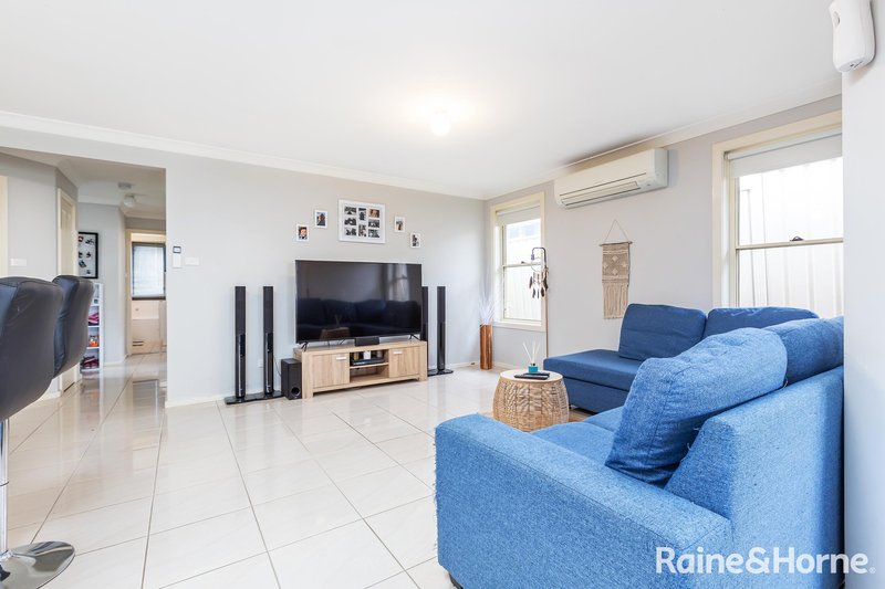 Photo - 2/17 Fairview Place, Cessnock NSW 2325 - Image 3