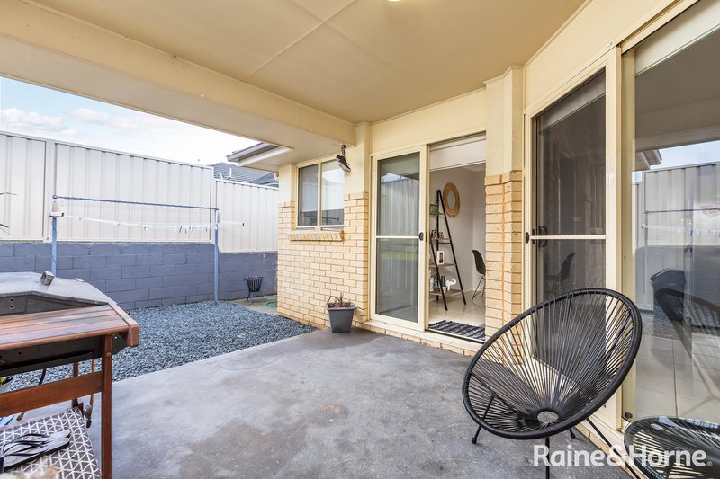 Photo - 2/17 Fairview Place, Cessnock NSW 2325 - Image 8