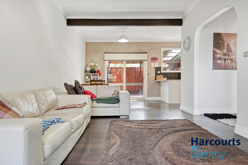 Photo - 2/17 Flannery Court, Oak Park VIC 3046 - Image 4