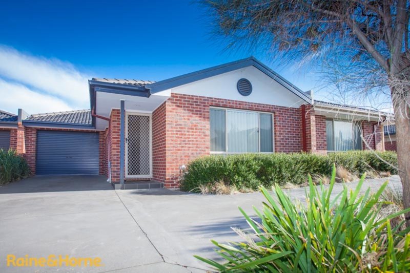 2/17 Grout Court, Sunbury VIC 3429