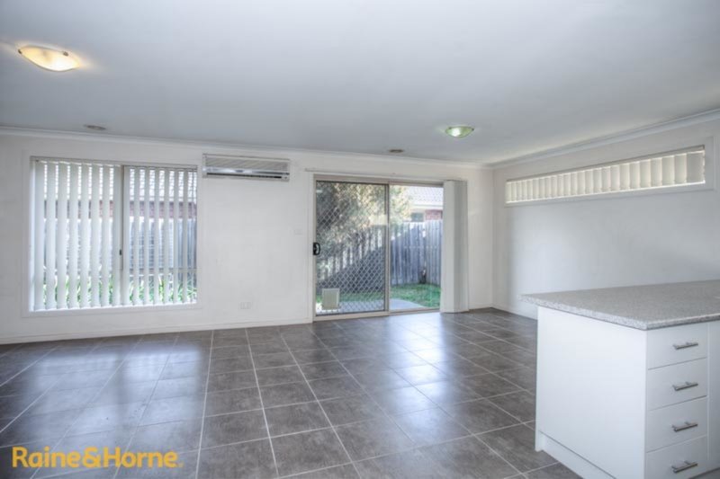 Photo - 2/17 Grout Court, Sunbury VIC 3429 - Image 5