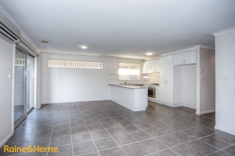 Photo - 2/17 Grout Court, Sunbury VIC 3429 - Image 6