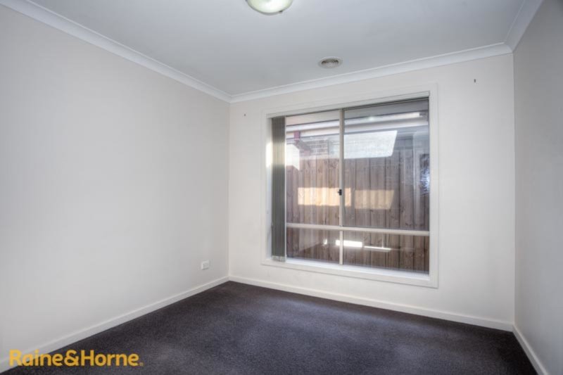 Photo - 2/17 Grout Court, Sunbury VIC 3429 - Image 7