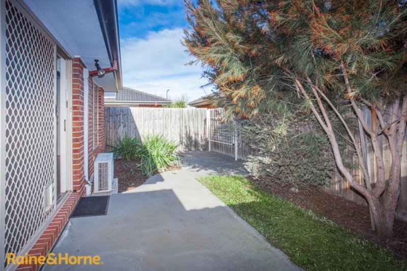 Photo - 2/17 Grout Court, Sunbury VIC 3429 - Image 13