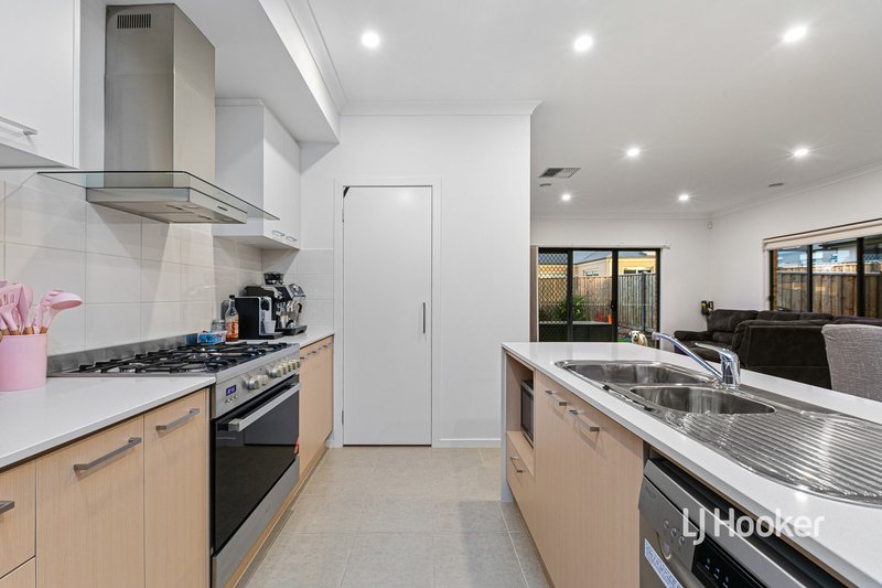 Photo - 217 Haze Drive, Point Cook VIC 3030 - Image 2