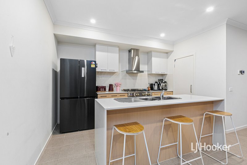 Photo - 217 Haze Drive, Point Cook VIC 3030 - Image 3