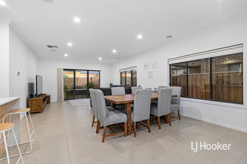 Photo - 217 Haze Drive, Point Cook VIC 3030 - Image 5