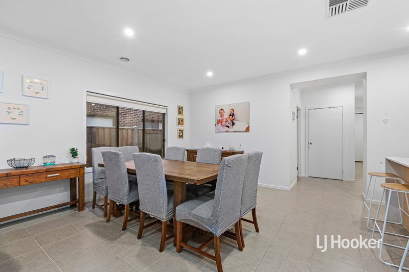 Photo - 217 Haze Drive, Point Cook VIC 3030 - Image 6