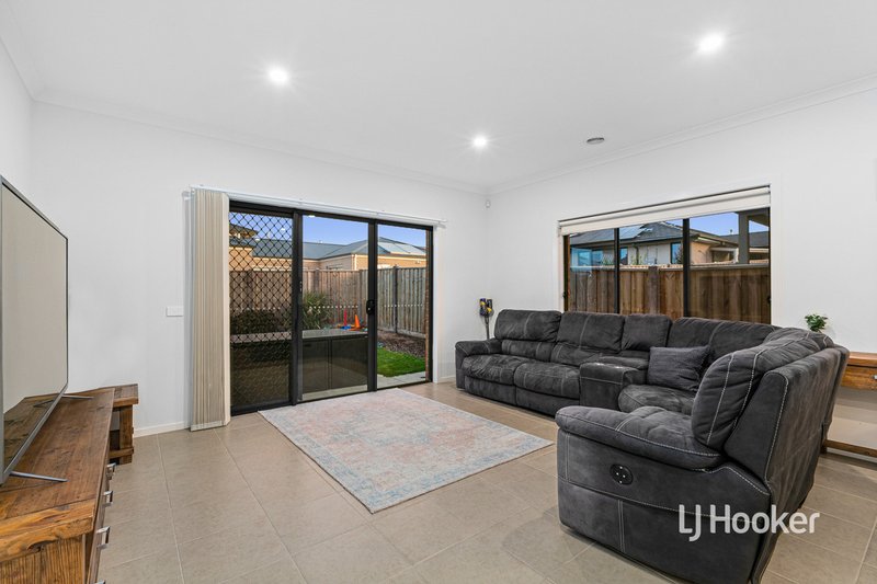 Photo - 217 Haze Drive, Point Cook VIC 3030 - Image 7