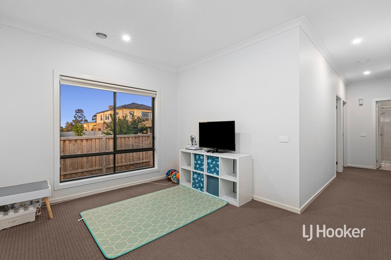 Photo - 217 Haze Drive, Point Cook VIC 3030 - Image 10