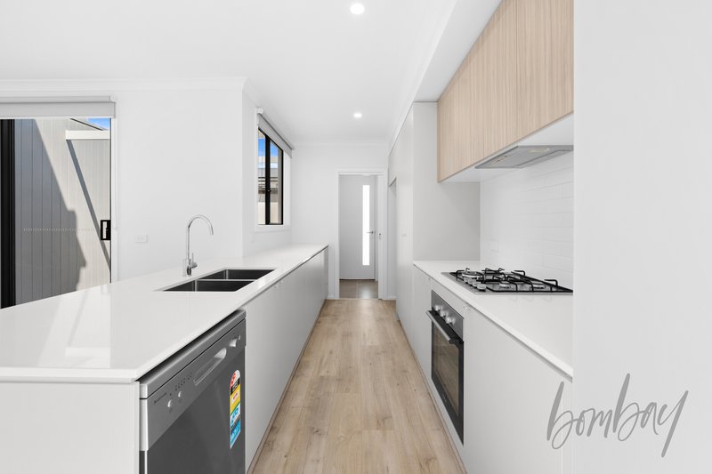 2/17 Juniper Crescent, Thomastown VIC 3074