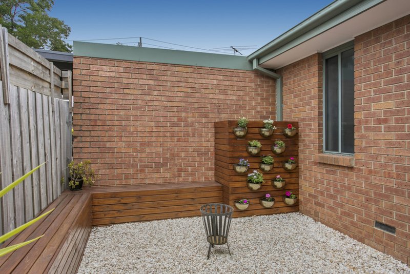 Photo - 2/17 Karingal Street, Croydon North VIC 3136 - Image 7