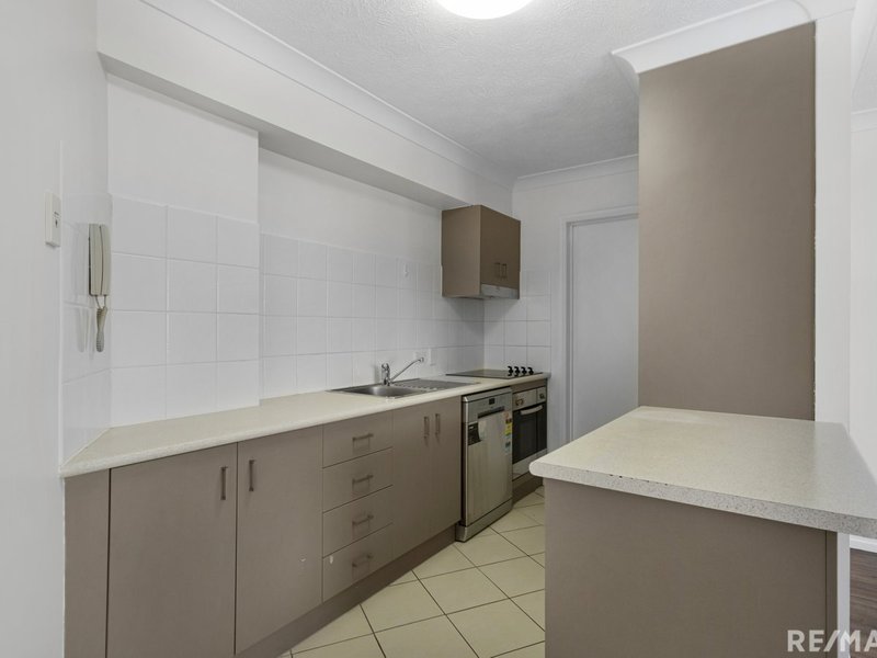 Photo - 2/17 Lather Street, Southport QLD 4215 - Image 4
