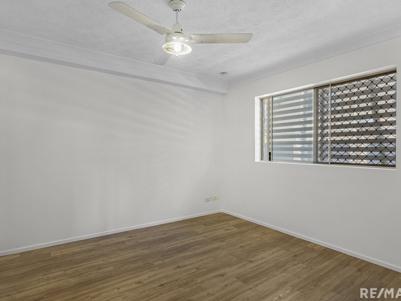 Photo - 2/17 Lather Street, Southport QLD 4215 - Image 5