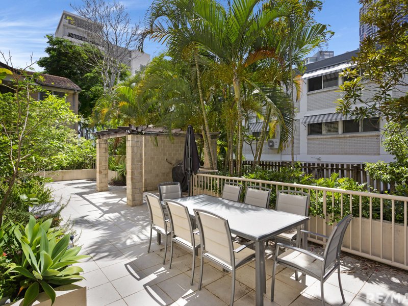 Photo - 2/17 Lather Street, Southport QLD 4215 - Image 10