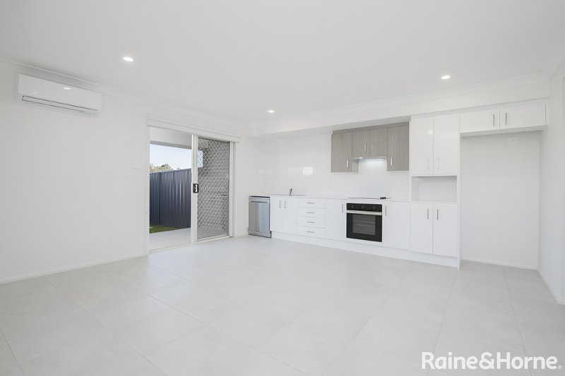 Photo - 2/17 Leyland Circuit, Lochinvar NSW 2321 - Image 1