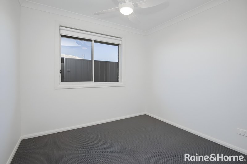 Photo - 2/17 Leyland Circuit, Lochinvar NSW 2321 - Image 5