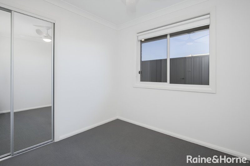 Photo - 2/17 Leyland Circuit, Lochinvar NSW 2321 - Image 6