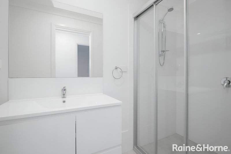 Photo - 2/17 Leyland Circuit, Lochinvar NSW 2321 - Image 7