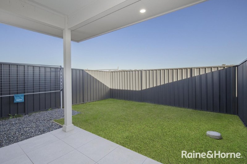 Photo - 2/17 Leyland Circuit, Lochinvar NSW 2321 - Image 9