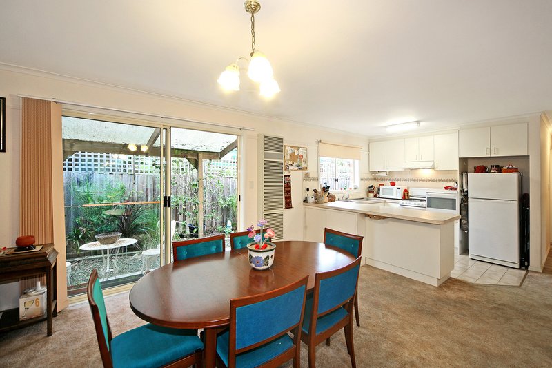 Photo - 2/17 Lilac Street, Bentleigh East VIC 3165 - Image 4