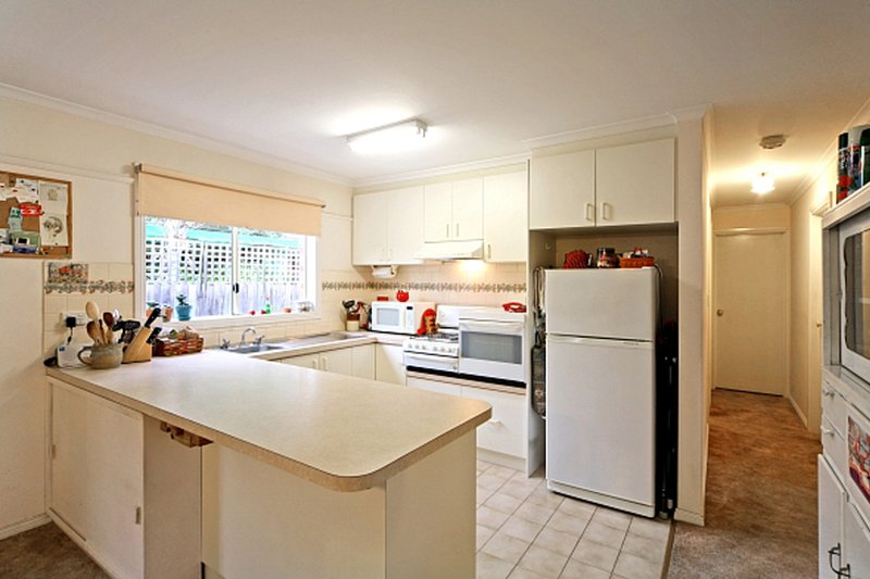 Photo - 2/17 Lilac Street, Bentleigh East VIC 3165 - Image 5