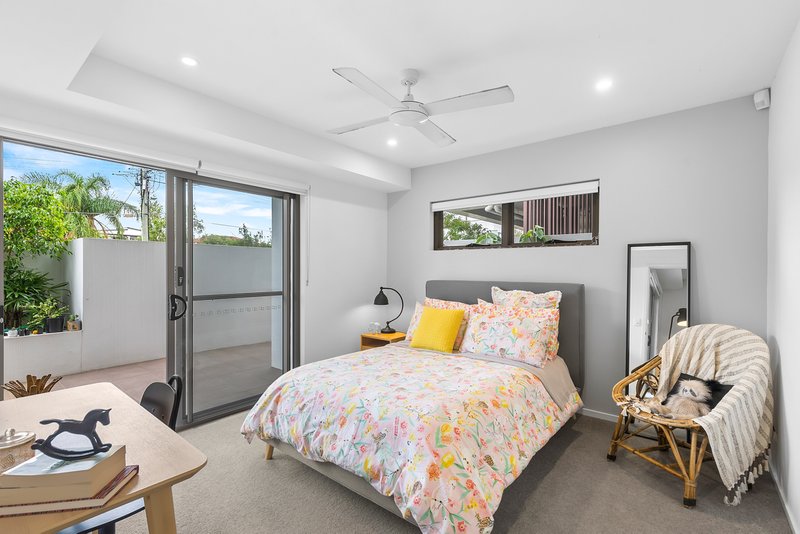 Photo - 2/17 Mayhew Street, Sherwood QLD 4075 - Image 7