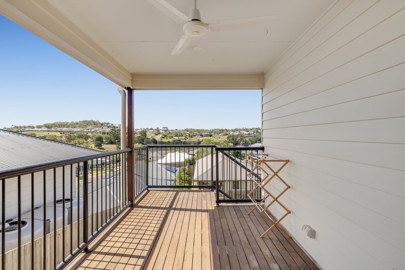 Photo - 2/17 Mcinnes Crescent, Glenvale QLD 4350 - Image 10