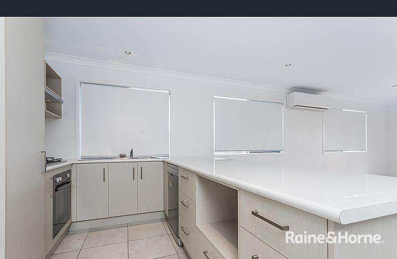 Photo - 2/17 Mistral Crescent, Griffin QLD 4503 - Image 4