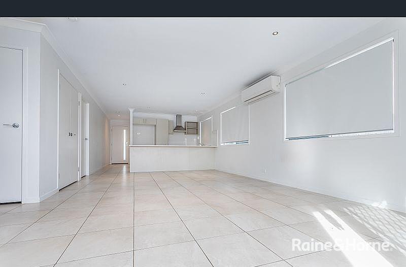 Photo - 2/17 Mistral Crescent, Griffin QLD 4503 - Image 10