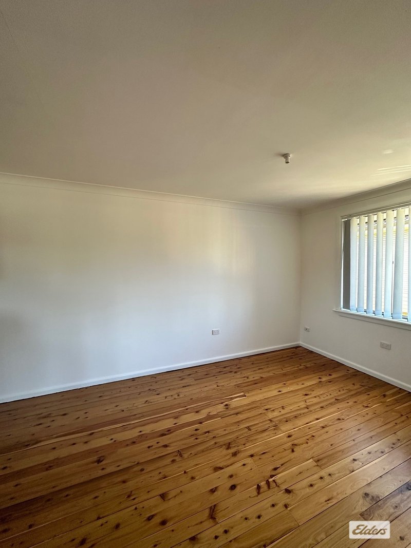 Photo - 2/17 Pine Crescent, Coniston NSW 2500 - Image 2