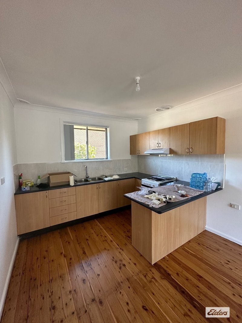 Photo - 2/17 Pine Crescent, Coniston NSW 2500 - Image 3
